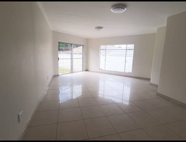 4 BEDROOM HOUSE FOR SALE IN ROSHNEE